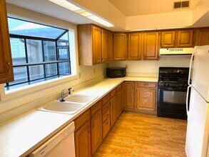 4462 Carya Square in Columbus, IN - Foto de edificio - Building Photo