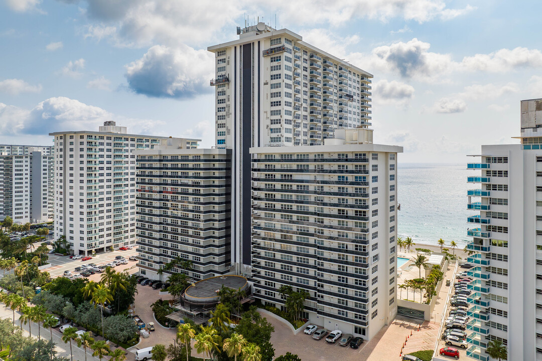 Playa del Sol in Fort Lauderdale, FL - Building Photo