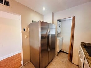 8020 Colony Cir N in Tamarac, FL - Building Photo - Building Photo