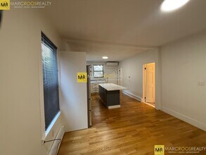 2 Elbow St, Unit 1a in Boston, MA - Foto de edificio - Building Photo