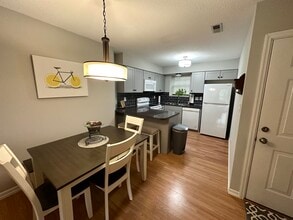 2218 Canyonlands Dr, Unit F in Maryland Heights, MO - Building Photo - Building Photo