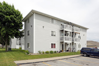 Centennial Place Apartments in Altoona, IA - Foto de edificio - Building Photo