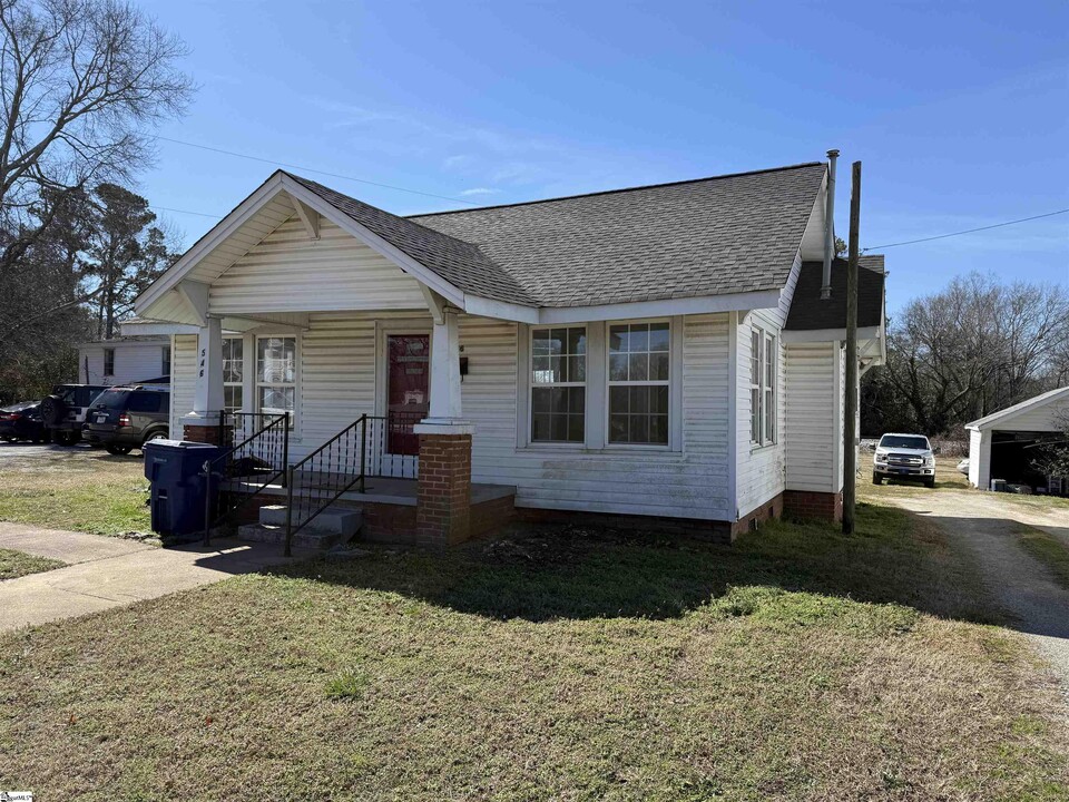 546 N Main St in Woodruff, SC - Building Photo