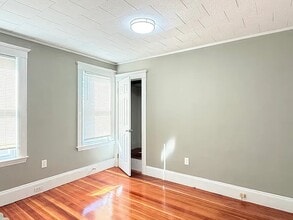 21 High St, Unit 1 in Somerville, MA - Building Photo - Building Photo