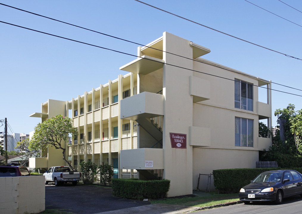 1143 Hassinger St in Honolulu, HI - Building Photo