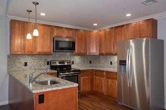 Fairfield Broadway Knolls North At Holbrook in Holbrook, NY - Building Photo - Building Photo