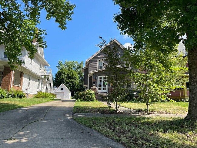 536 Pleasant St in Ashland, OH - Building Photo - Building Photo