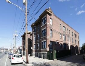 Walnut Court Apartments in Philadelphia, PA - Building Photo - Building Photo