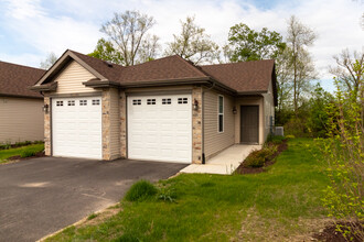 The Villas of Walden Woods in Rockford, IL - Building Photo - Building Photo