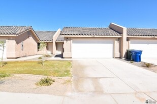 7380 E 37th Pl in Yuma, AZ - Building Photo