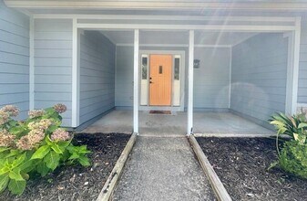 708 Caribbean Way in Niceville, FL - Building Photo - Building Photo