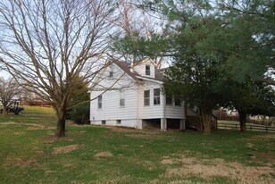 1140 Lower Pindell Rd in Lothian, MD - Building Photo