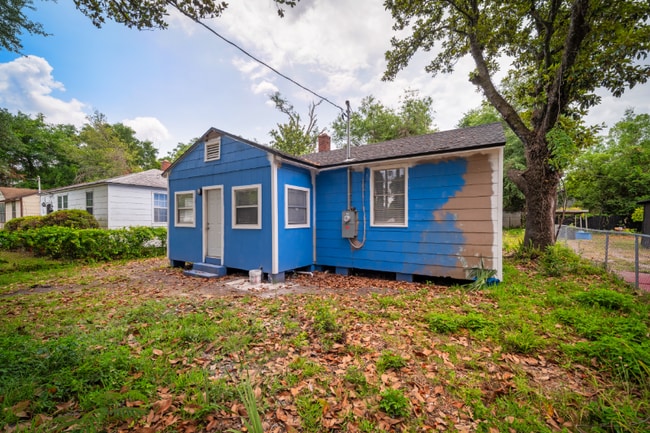 property at 1723 E 23rd St