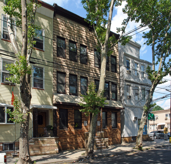 271 New York Ave in Newark, NJ - Foto de edificio - Building Photo