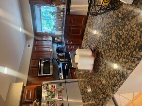 9352 Bay Colony Dr in Des Plaines, IL - Building Photo - Building Photo