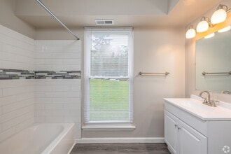 Edgewater Manor in Beverly, NJ - Foto de edificio - Building Photo