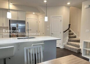 13230 Woodland Park Rd in Herndon, VA - Building Photo - Building Photo