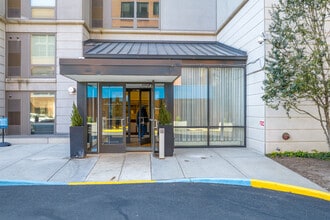 One Riverside Place in Philadelphia, PA - Foto de edificio - Building Photo