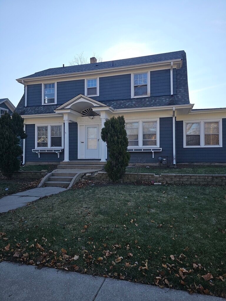 923 Preston Ave Rentals in Elgin, IL