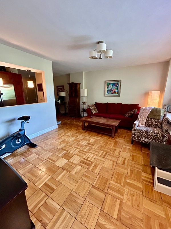 572 Grand St in New York, NY - Building Photo - Building Photo
