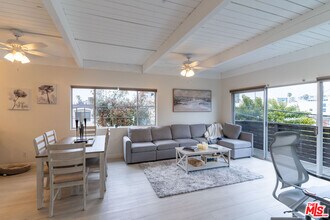 3900 Pacific Ave in Los Angeles, CA - Building Photo - Building Photo