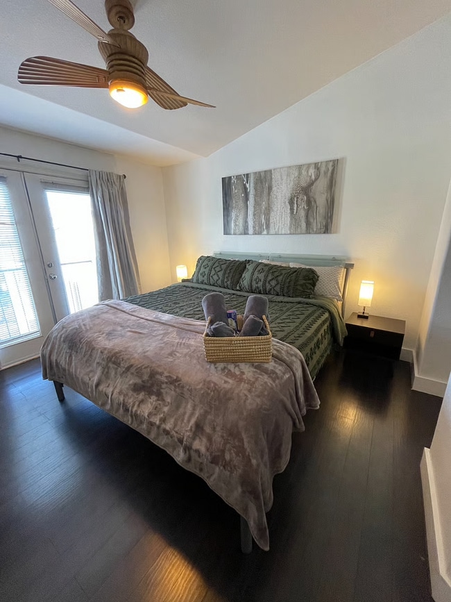 329 Fountain Crossing Ln in Henderson, NV - Foto de edificio - Building Photo