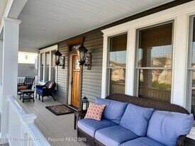 447 E Main St in Manasquan, NJ - Building Photo