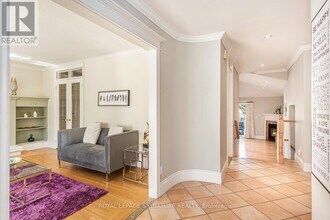 383 Maplehurst Ave in Oakville, ON - Building Photo - Building Photo