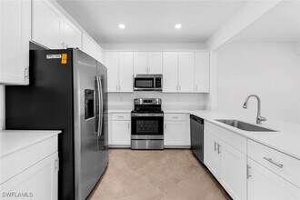 2929 Tardiff Dr in Naples, FL - Foto de edificio - Building Photo