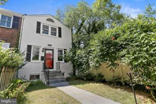 property at 1010 Bashford Ln