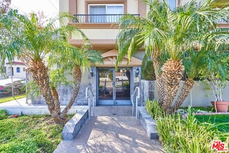 601 Serrano Ave in Los Angeles, CA - Foto de edificio - Building Photo