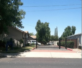 Emerald Villas Cottage Homes in Modesto, CA - Building Photo - Building Photo