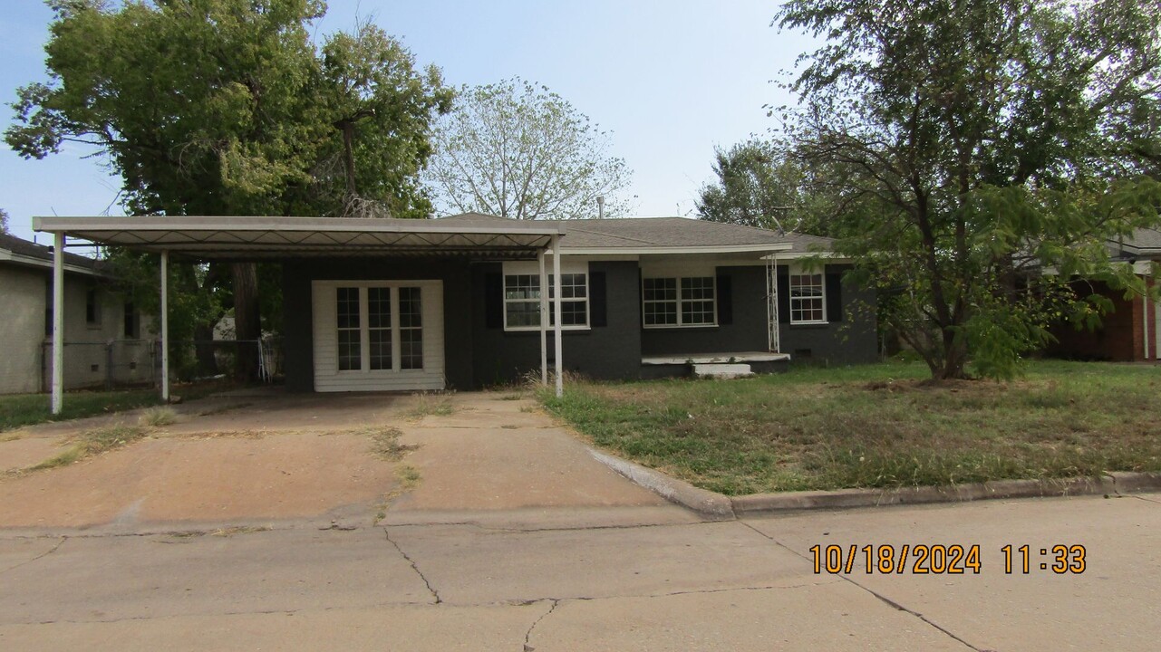 1635 NW 26th St in Lawton, OK - Building Photo