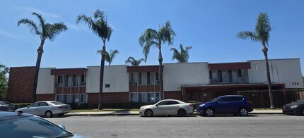 Mission Suites in Pomona, CA - Foto de edificio - Building Photo