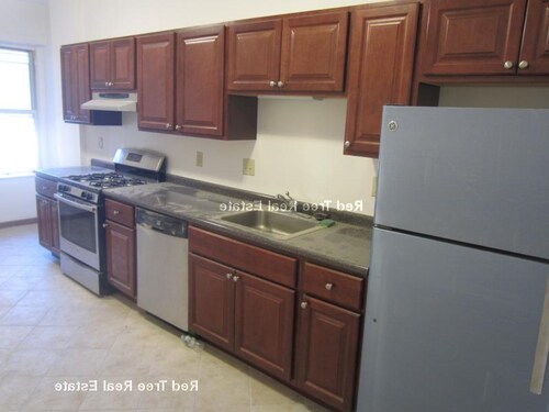 1905 Beacon St-Unit -1F in Brookline, MA - Foto de edificio - Building Photo