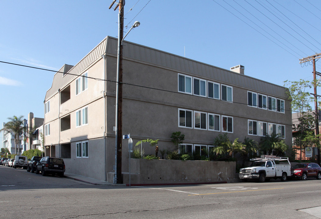 33 Driftwood St in Marina Del Rey, CA - Building Photo