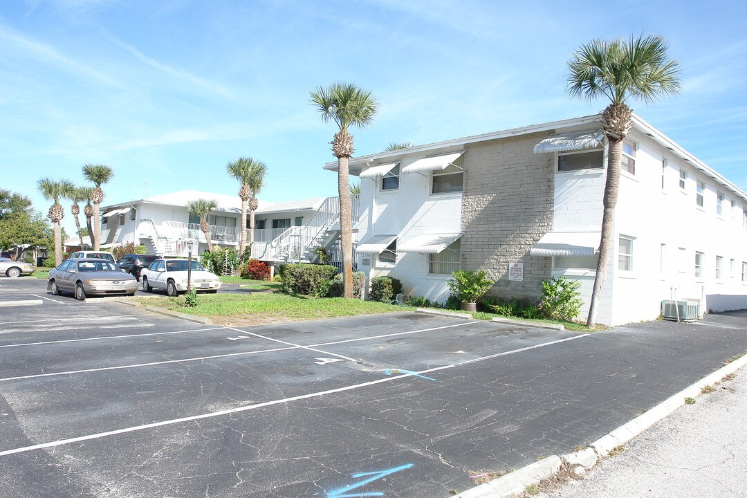 2596 Tulane Ave in Daytona Beach, FL - Foto de edificio