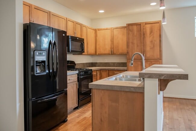 15818 14th Ave W in Lynnwood, WA - Foto de edificio - Building Photo