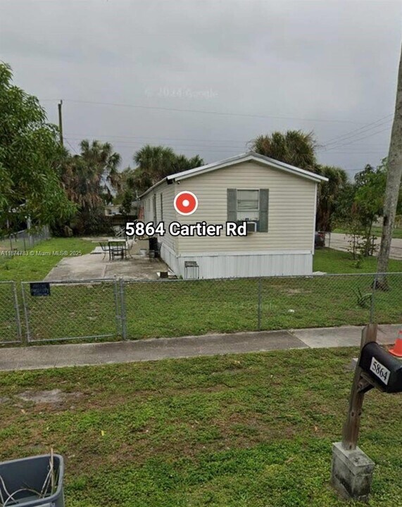 5864 Cartier Rd in West Palm Beach, FL - Building Photo