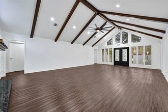 15702 Congo Ln in Jersey Village, TX - Foto de edificio - Building Photo