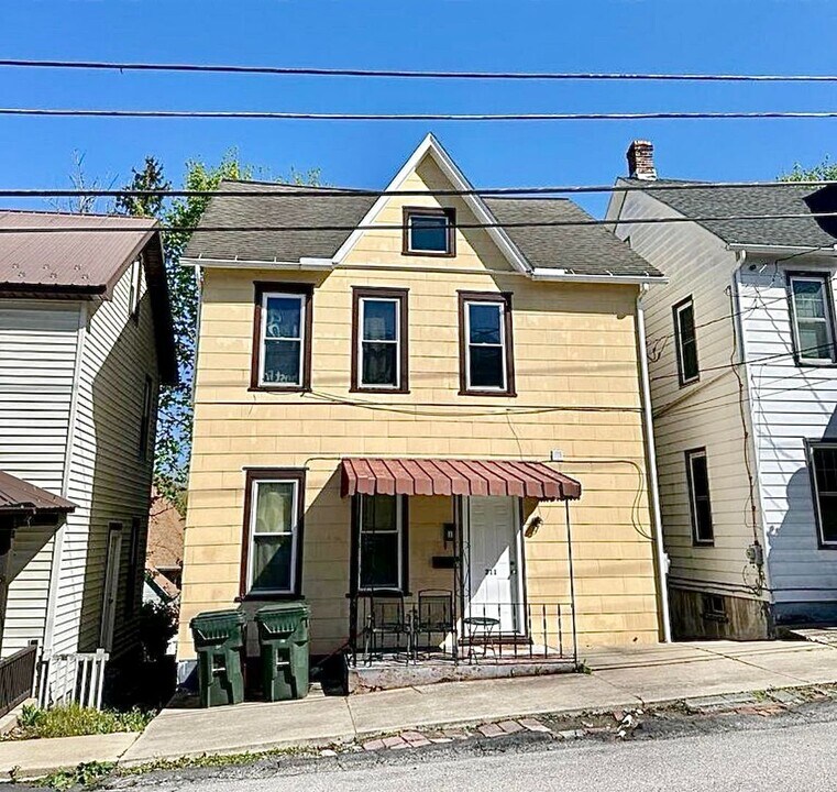 311 E Lamb St in Bellefonte, PA - Building Photo