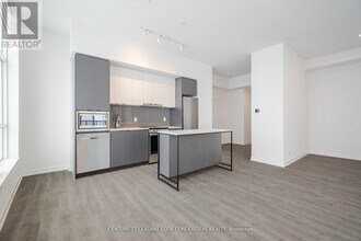 30-PH30 Upper Mall Wy in Vaughan, ON - Building Photo - Building Photo