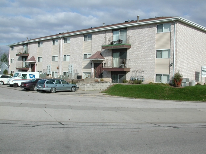 Parklawn in Hiawatha, IA - Foto de edificio