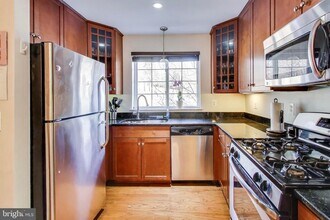 4139 S Four Mile Run Dr in Arlington, VA - Building Photo - Building Photo