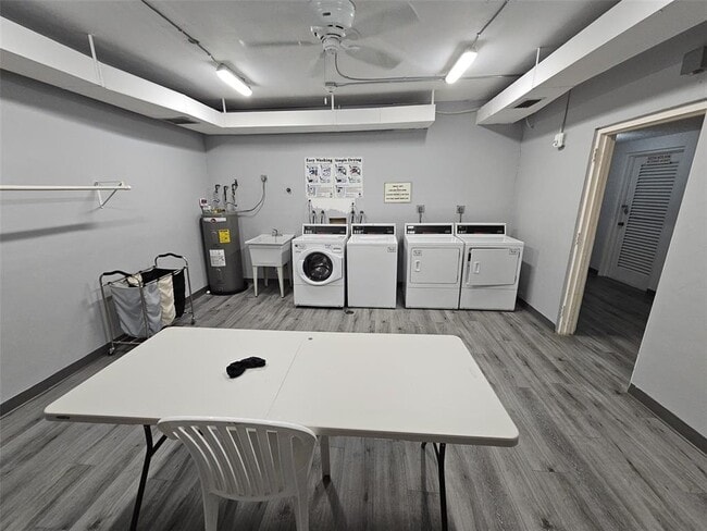 4200 Hillcrest Dr, Unit 1015 in Hollywood, FL - Foto de edificio - Building Photo