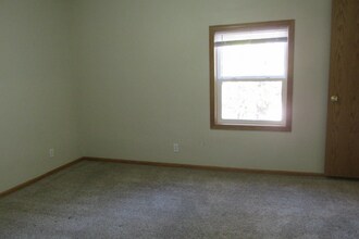 404 Wood St N-Unit -404 Wood street North Apt 2 Jordan, Mn 55352 in Jordan, MN - Building Photo - Building Photo