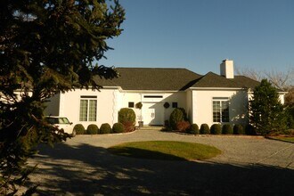 272 Downs Path in Southampton, NY - Building Photo - Building Photo