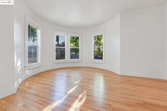 1240 E 12th St in Oakland, CA - Building Photo - Building Photo