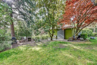 439 Brien Dr SE-Unit -1 in Bainbridge Island, WA - Building Photo - Building Photo