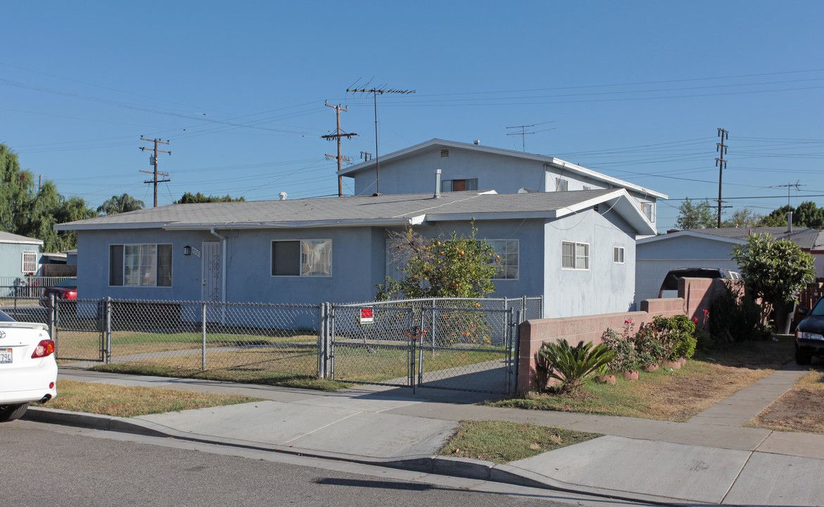 4001-4003 E 57th St in Maywood, CA - Foto de edificio